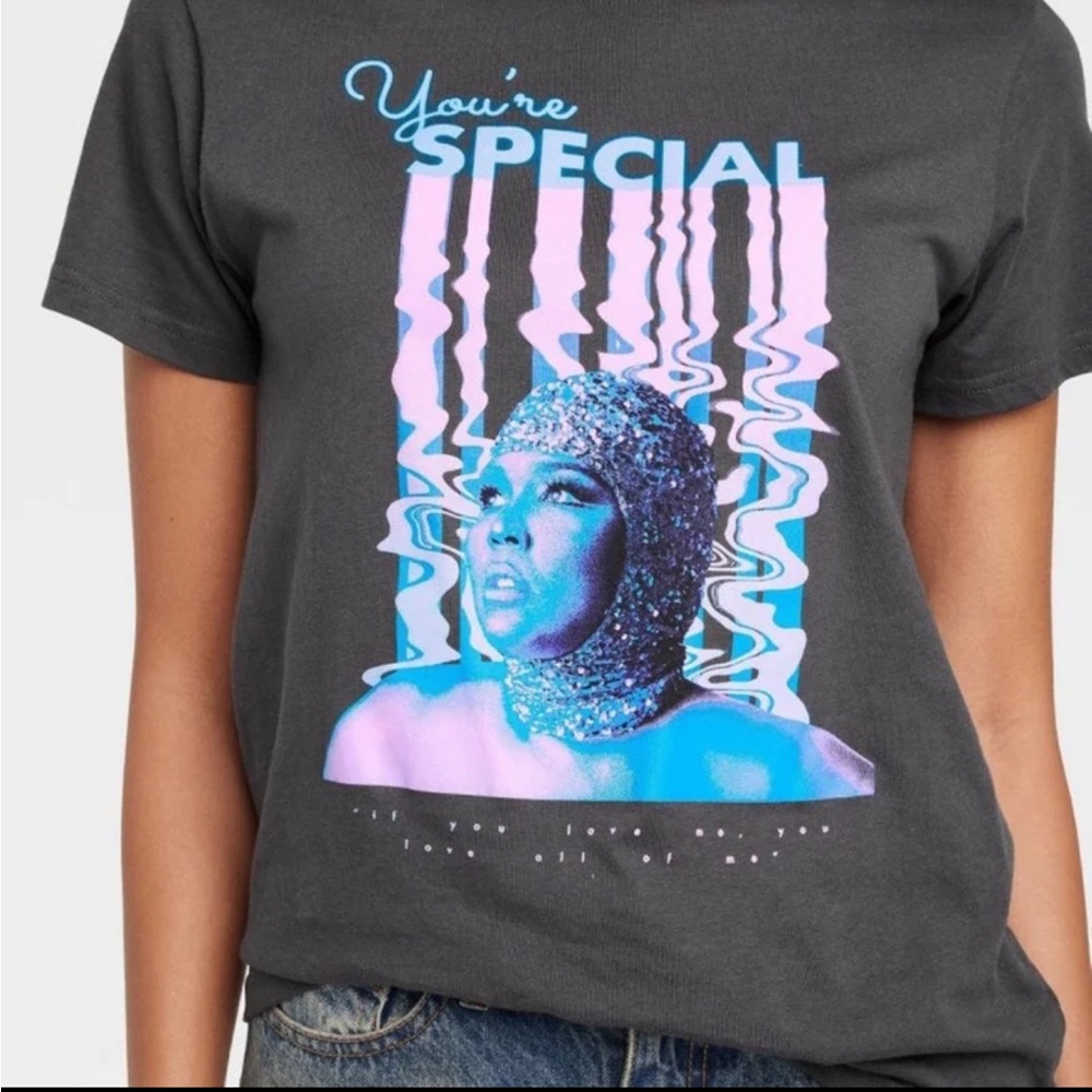 Women’s Lizzo Graphic T-Shirt Size Medium